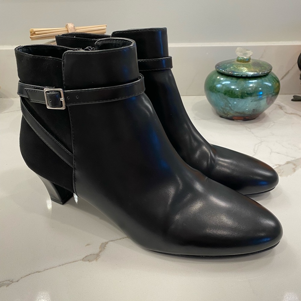 Bass - Colleen, Black Faux-Leather & Suede Ankle Boots - EUC - 10M